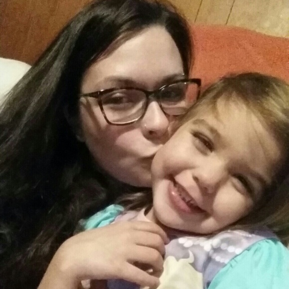 Meet your Posher, Sarah - Picture 2 of 2